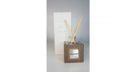 Container for fragrant liquid, PELLE