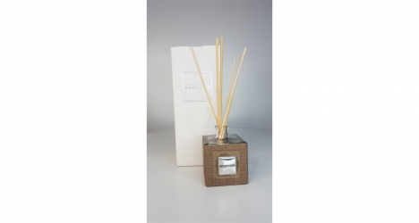 Container for fragrant liquid, PELLE