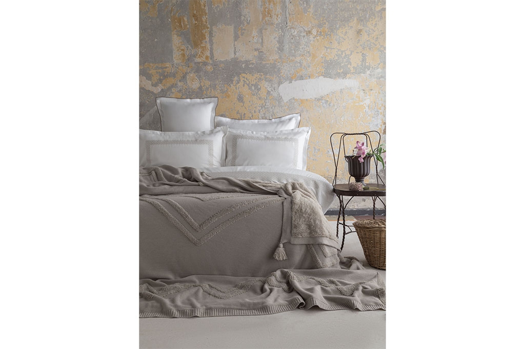 გადასაფარებლის და თეთრეულის ნაკრები MONEDA BEIGE