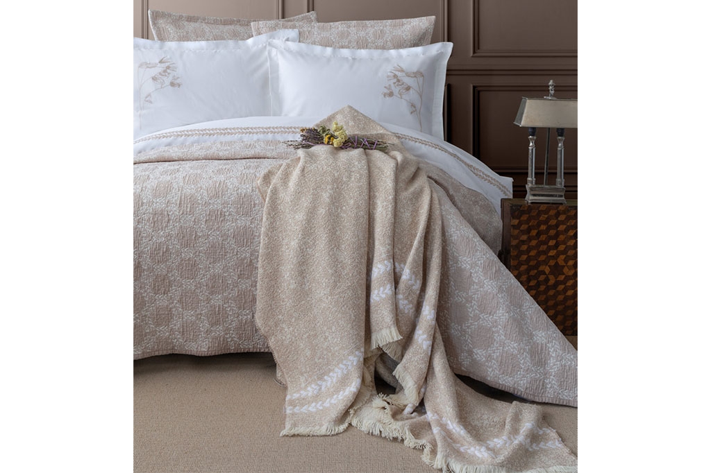გადასაფარებლის და თეთრეულის ნაკრები CROWN BEIGE