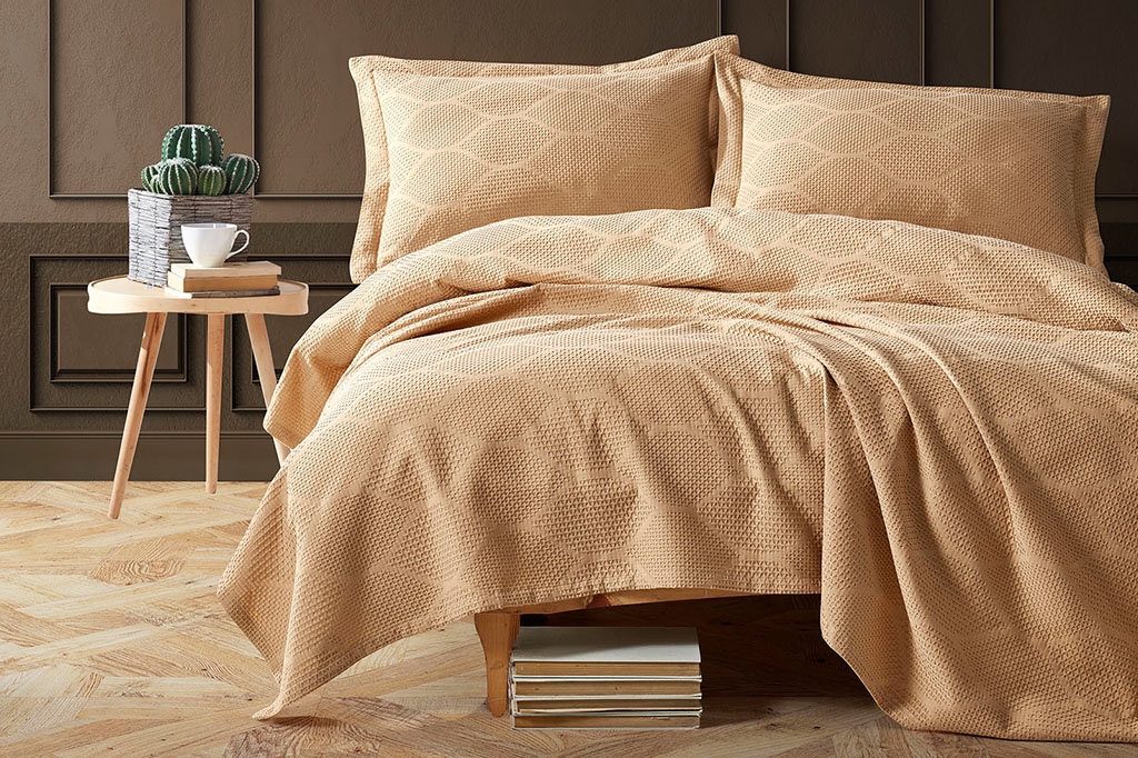 VERA BEIGE Pique Bed Cover Set