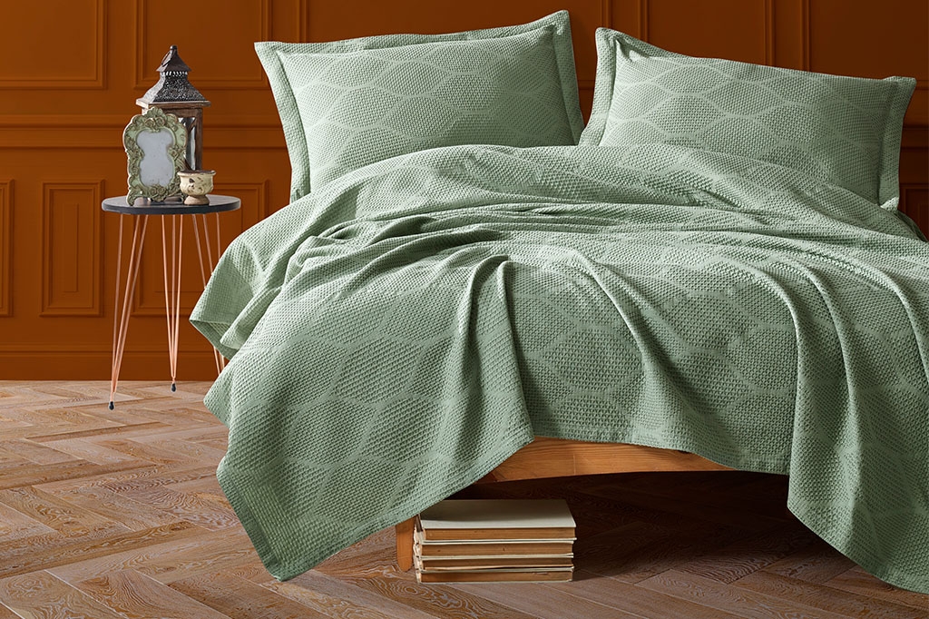 VERA GREEN Pique Bed Cover Set