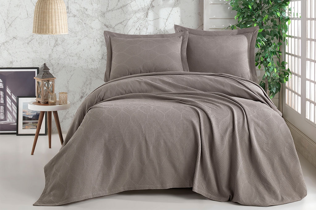 VERA BROWN Pique Bed Cover Set