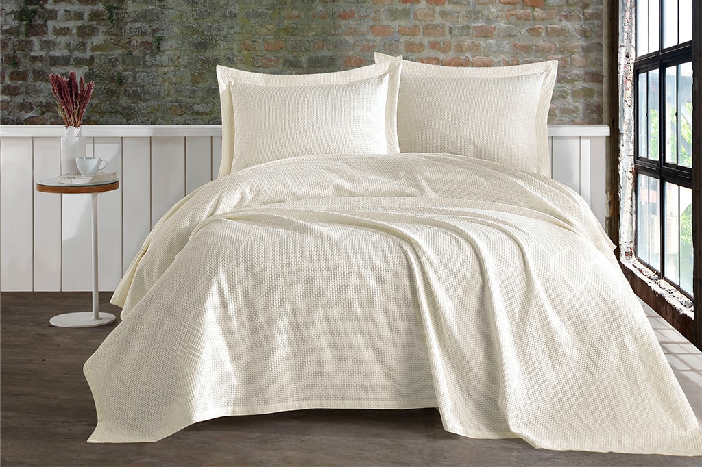 VERA CREAM Pique Bed Cover Set