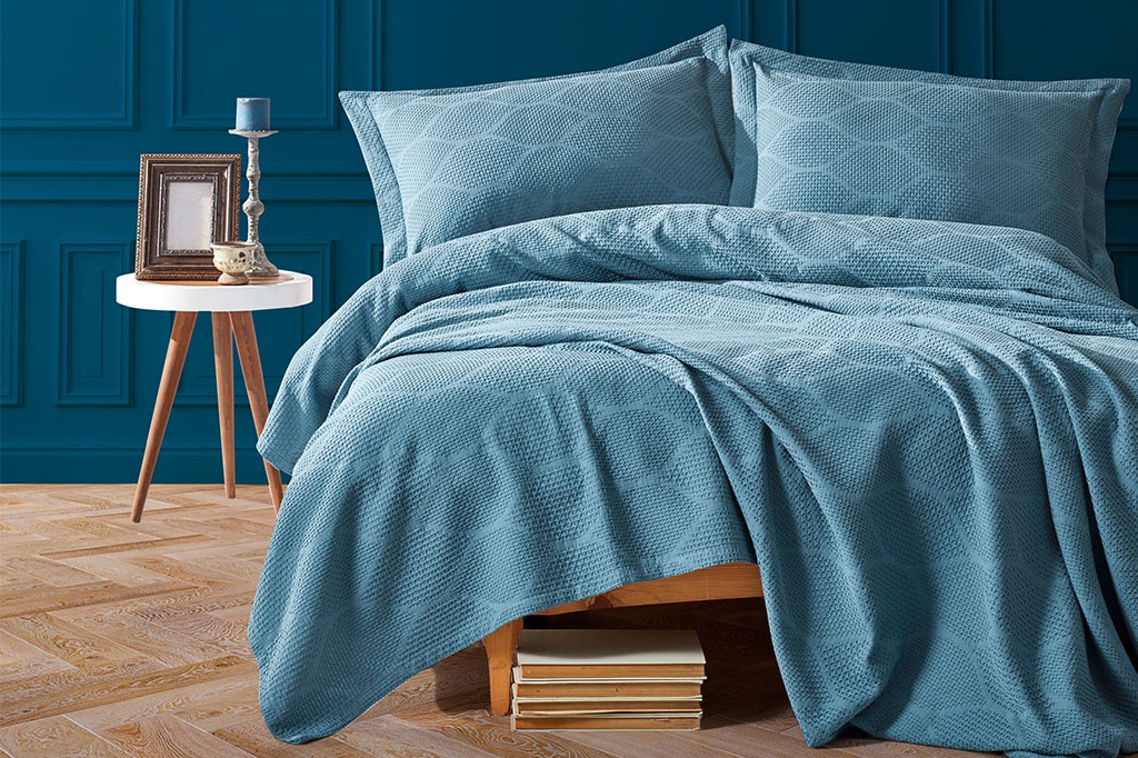 VERA BLUE Pique Bed Cover Set