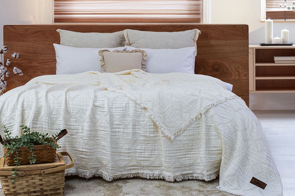Muslin bedspread, double, OSCAR CREAM