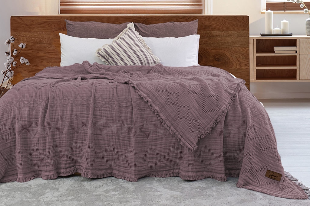 Muslin bedspread, double, OSCAR PLUM