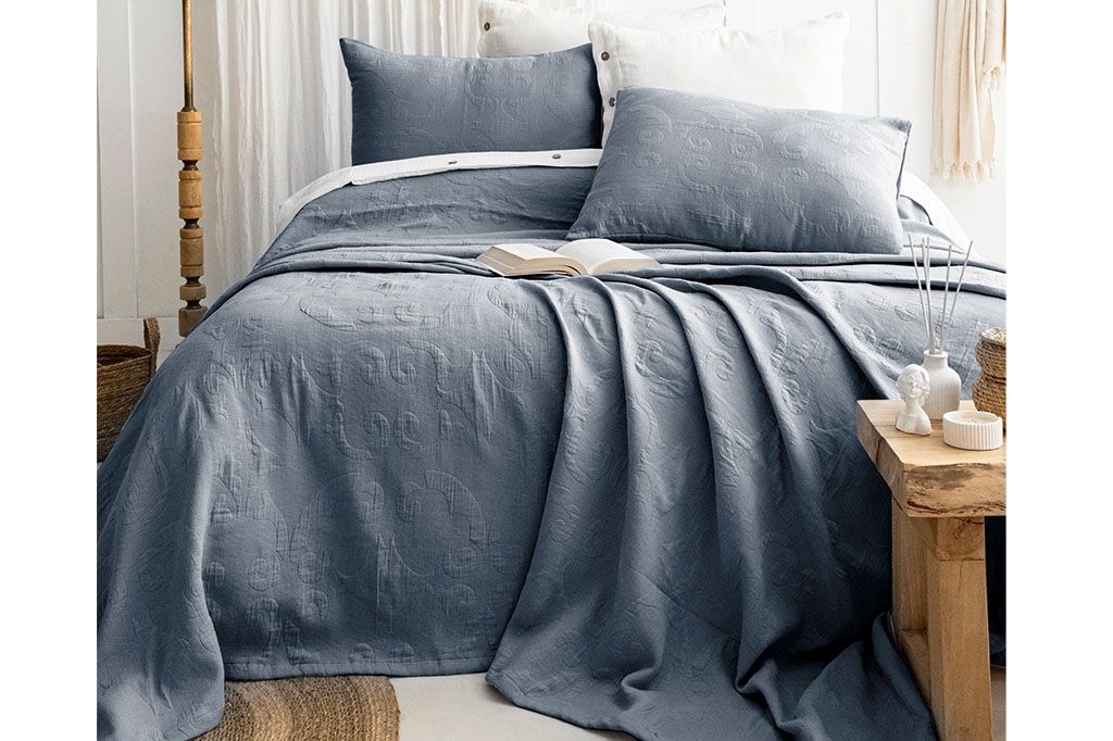 Bedspread with pillowcases, JULIA BLUE