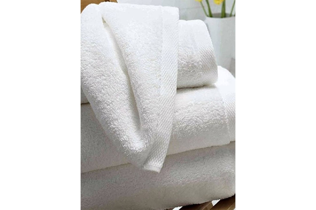 Bath towel ESSENTIAL, hotel line